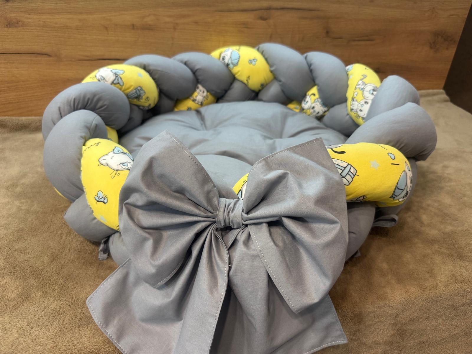 Braided Elegance: Das moderne Design-Hundebett für Stilbewusste