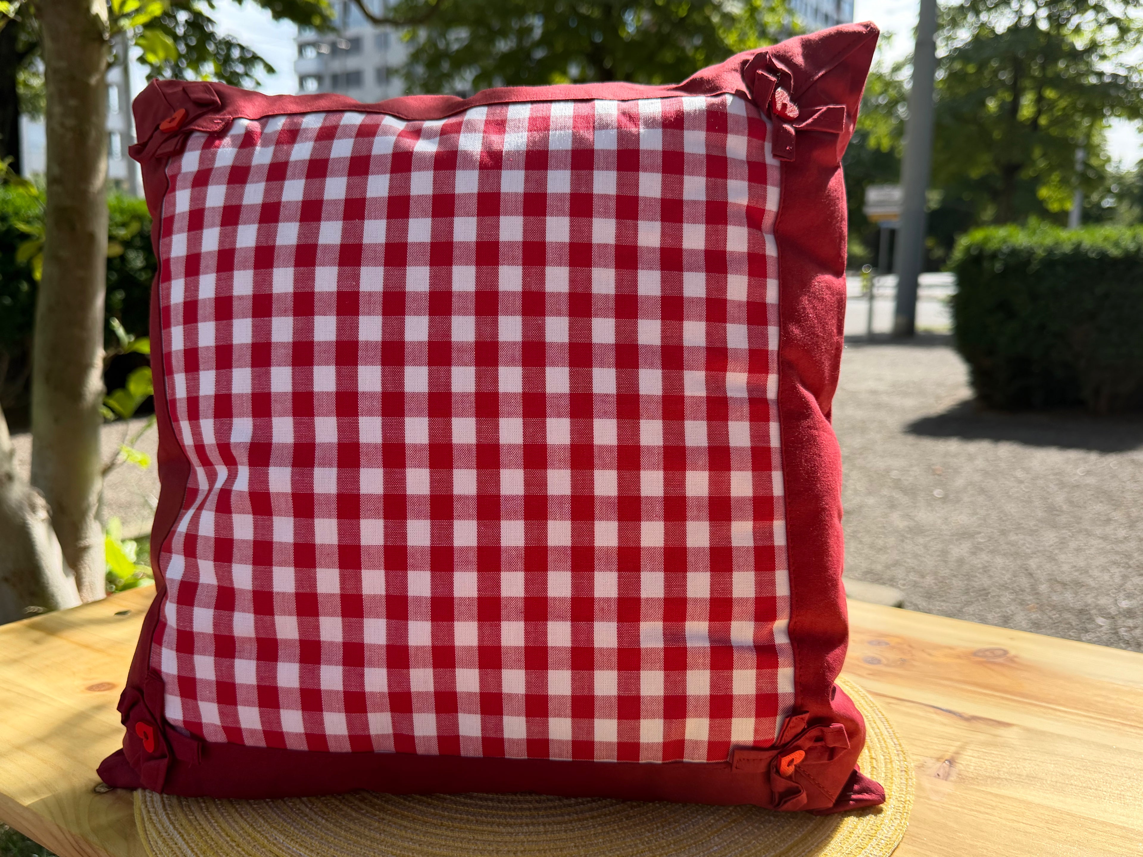 Example prodProdukt: Handgefertigtes Herzkissen „Liebesbotschaft“uct